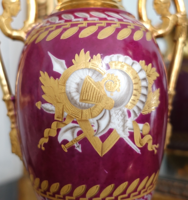 Pair of Empire Paris porcelain vases, polychromatic and gilt decoration - early 19th century