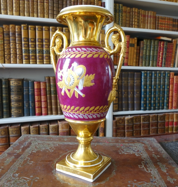 Pair of Empire Paris porcelain vases, polychromatic and gilt decoration - early 19th century