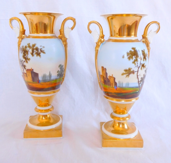 Paire de vases Empire en porcelaine de Paris - paysages tournants