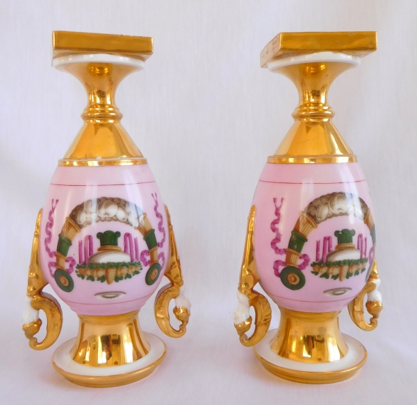 Paire de vases Empire en porcelaine de Paris rose et dorée, époque Restauration début XIXe siècle