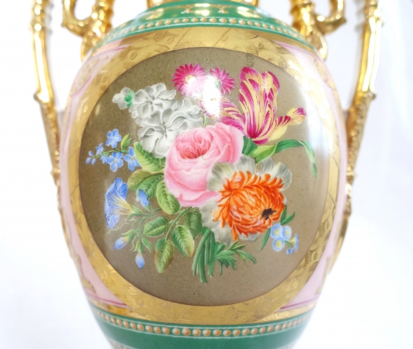 Safronov Manufacture in Moscow - Russia : pair of large Empire porcelain vases, circa 1830 - 35cm