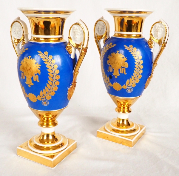 Paire de grands vases Empire en Porcelaine de Paris - époque Charles X vers 1820