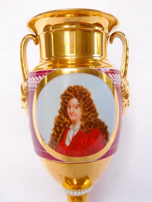 Paire de vases en porcelaine de Paris dorée et polychrome, époque Restauration