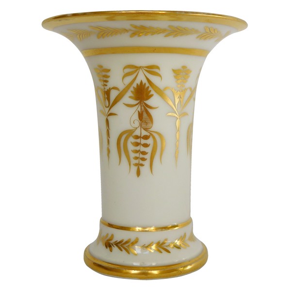 Locré : petit vase en porcelaine dorée à l'or fin, époque Empire