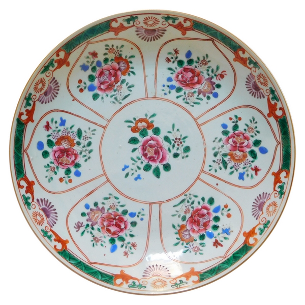 Compagnie des Indes - grand plat creux circulaire en porcelaine de Chine, époque XVIIIe siècle
