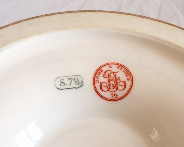 Manufacture de Sèvres, service des Princes : plat de présentation en porcelaine, couronne de Comte