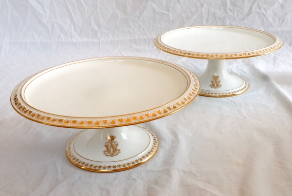 Manufacture de Sèvres, service des Princes : plat de présentation en porcelaine, couronne de Comte