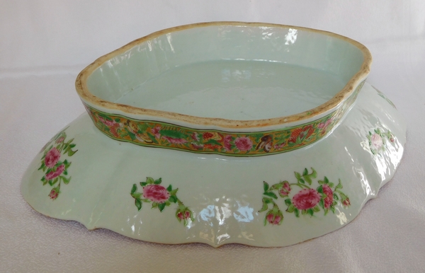 Large Canton porcelain dish, China, 19th century - 36.5cm x 27,5cm