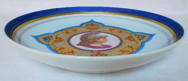 Plat rond en porcelaine de Paris tête de Minerve, époque Napoléon III - 27,6cm