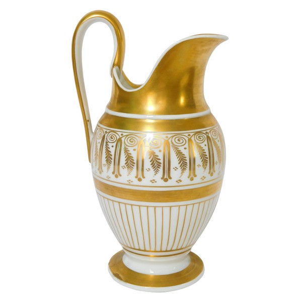 Paris porcelain milk jug enhanced with fine gold, mid-19th century