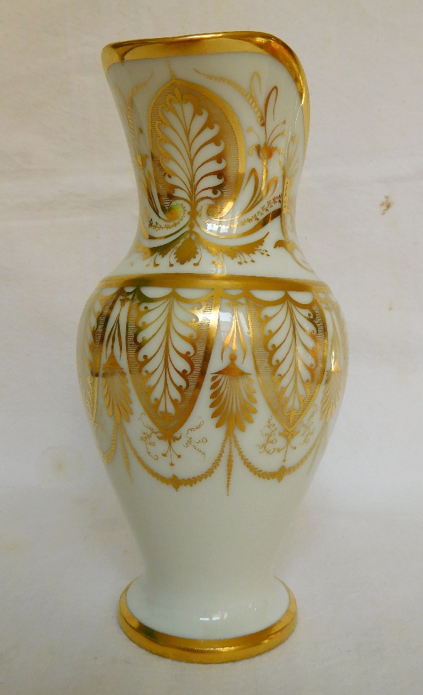 Pot à lait en porcelaine de Paris d'époque Empire décor de palmettes à l'or