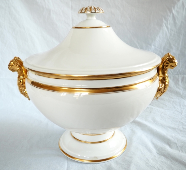 Nast : pot à oille / soupière d’époque Empire en porcelaine de Paris blanche et or