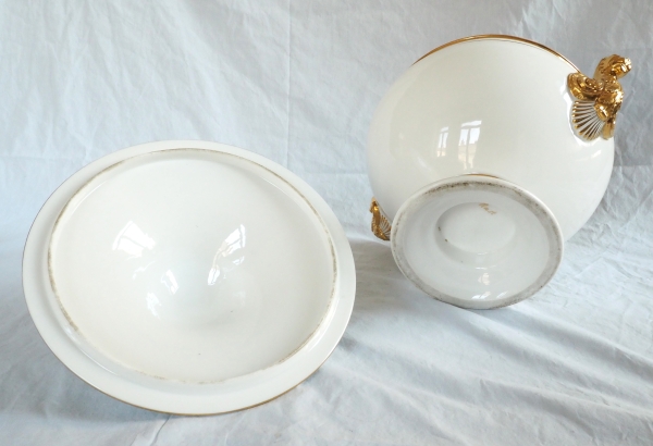 Nast : pot à oille / soupière d’époque Empire en porcelaine de Paris blanche et or