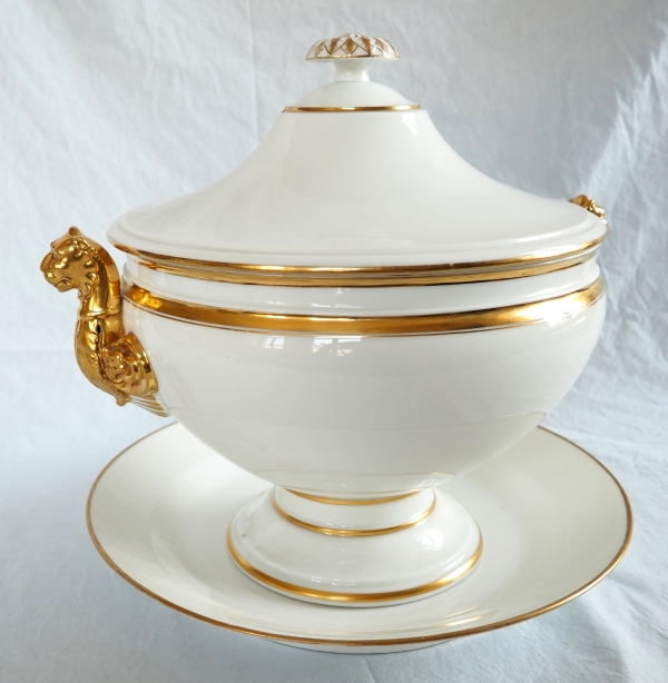Nast : pot à oille / soupière d’époque Empire en porcelaine de Paris blanche et or