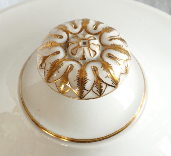 Nast : pot à oille / soupière d’époque Empire en porcelaine de Paris blanche et or