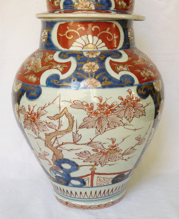 Grande potiche en porcelaine Imari fin XIXe bleue, rouge et or - 49cm