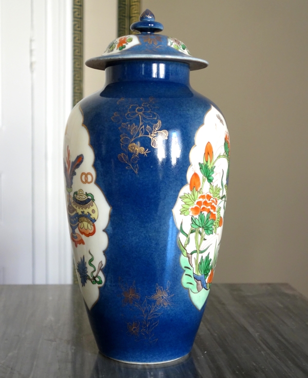 Tall blue porcelain potiche - China, early 20th century - 29cm