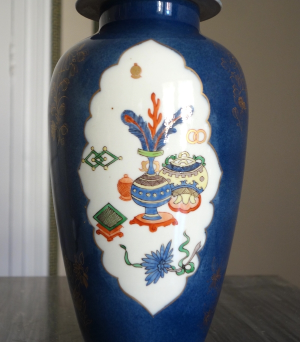 Tall blue porcelain potiche - China, early 20th century - 29cm