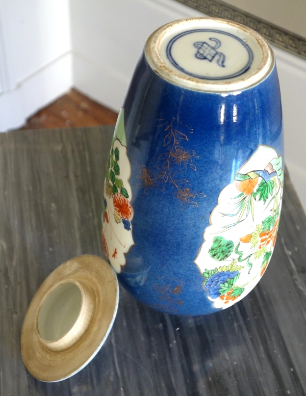 Tall blue porcelain potiche - China, early 20th century - 29cm
