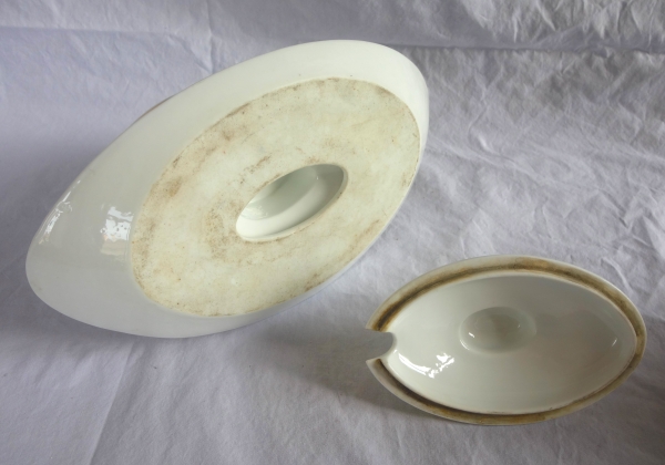 Nast : saucière d'époque Empire aux bustes d'Athena - porcelaine Paris dorée à l'or fin