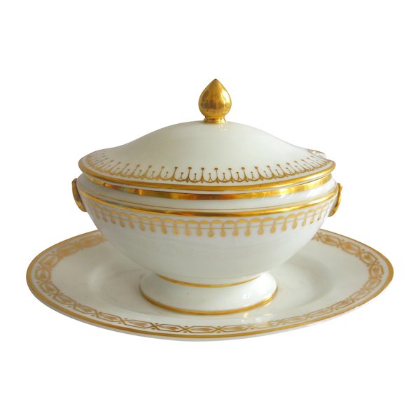 Manufacture Nast : saucière en porcelaine de Paris dorée à l'or - époque Empire - signée