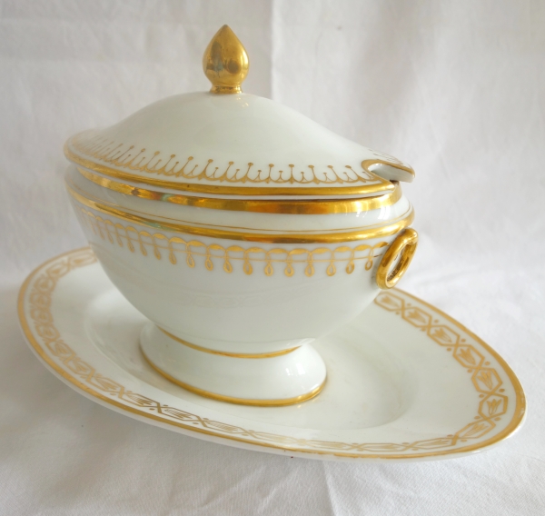 Manufacture Nast : saucière en porcelaine de Paris dorée à l'or - époque Empire - signée