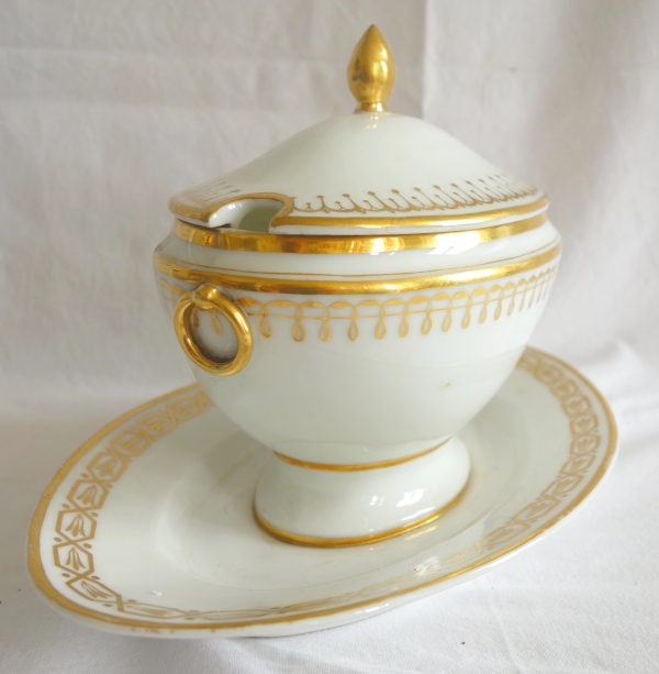 Manufacture Nast : saucière en porcelaine de Paris dorée à l'or - époque Empire - signée