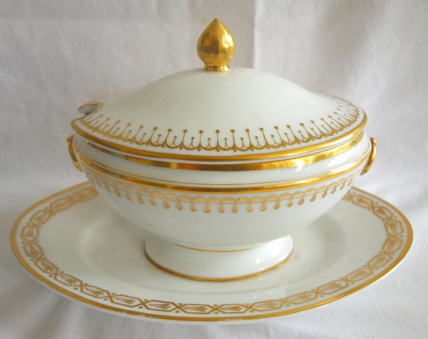 Manufacture Nast : saucière en porcelaine de Paris dorée à l'or - époque Empire - signée