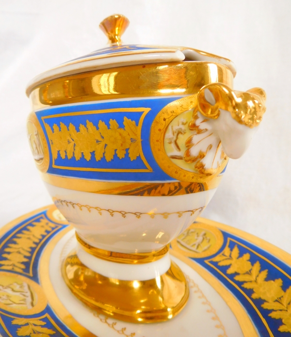 Manufacture Neppel : saucière en porcelaine bleue et or d'époque Empire - signée