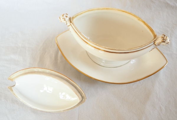 Nast : saucière d’époque Empire en porcelaine de Paris blanche et or