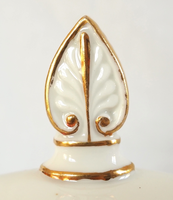 Nast : saucière d’époque Empire en porcelaine de Paris blanche et or