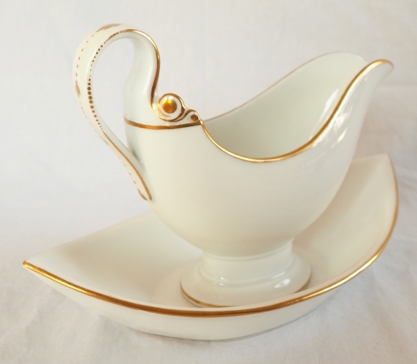 Nast : saucière d’époque Empire en porcelaine de Paris blanche et or