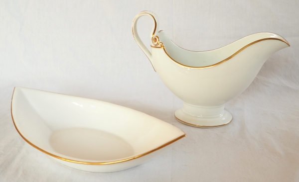 Nast : saucière d’époque Empire en porcelaine de Paris blanche et or