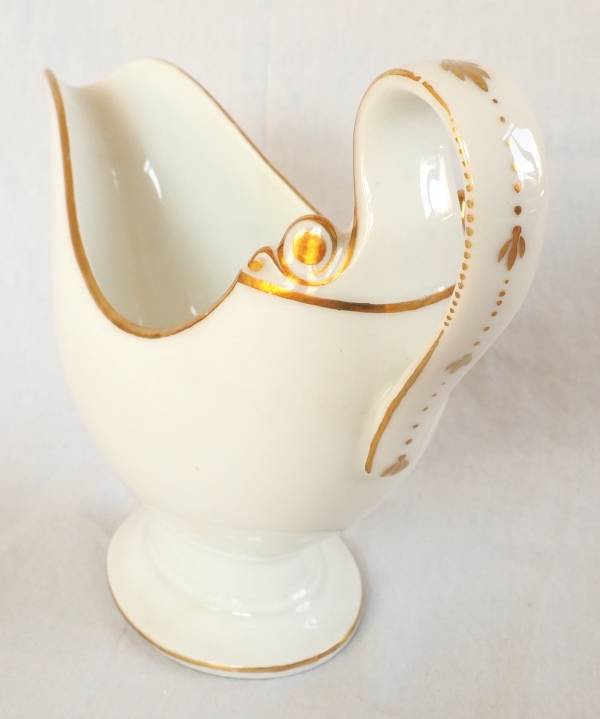 Nast : saucière d’époque Empire en porcelaine de Paris blanche et or