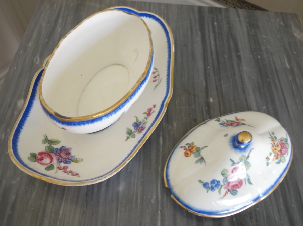 Sevres Manufacture : Louis XVI porcelain sugar pot or gravy boat - signed, dated 1777