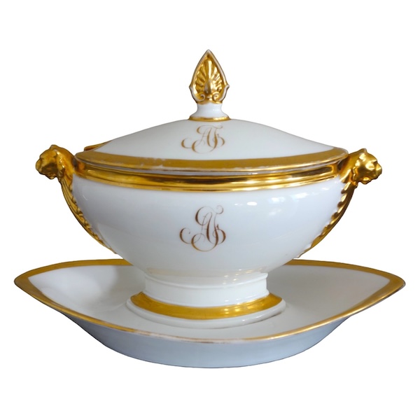 Nast Manufacture : Paris porcelain sauce boat, lion)shaped handles, Empire period