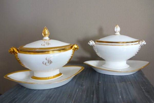 Nast Manufacture : Paris porcelain sauce boat, lion)shaped handles, Empire period