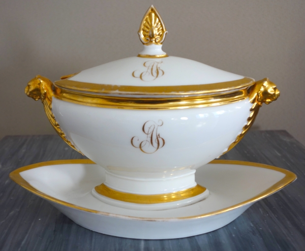 Nast Manufacture : Paris porcelain sauce boat, lion)shaped handles, Empire period