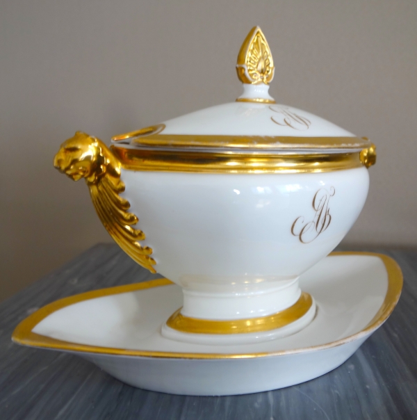 Nast Manufacture : Paris porcelain sauce boat, lion)shaped handles, Empire period