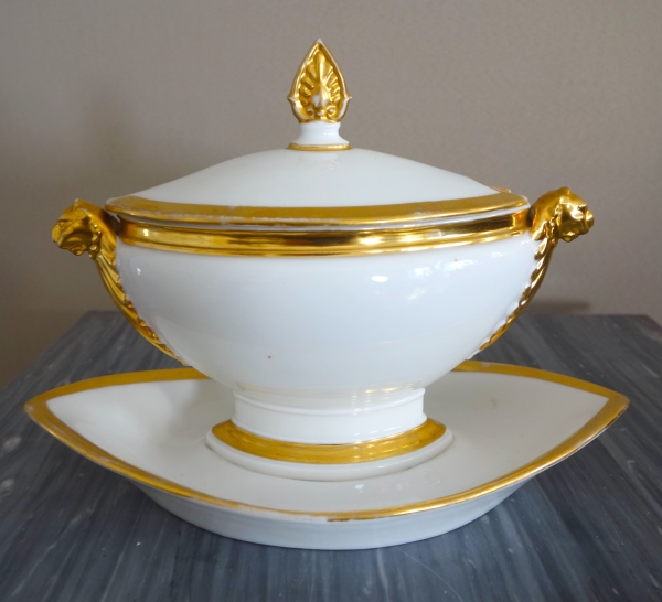 Nast Manufacture : Paris porcelain sauce boat, lion)shaped handles, Empire period