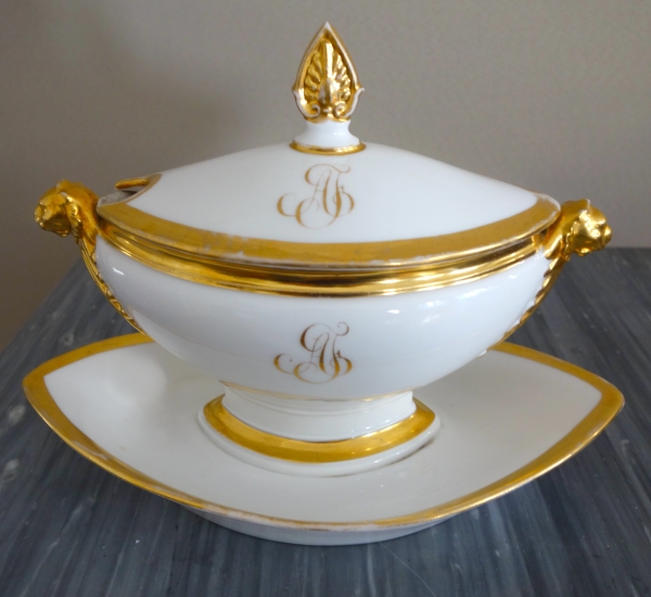 Nast Manufacture : Paris porcelain sauce boat, lion)shaped handles, Empire period