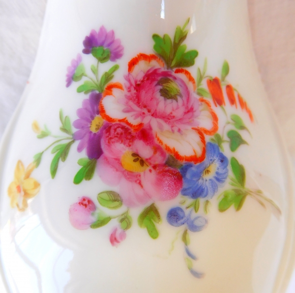 Saucière en porcelaine à décor floral polychrome, Manufacture du Duc d'Angoulême - époque XVIIIe siècle