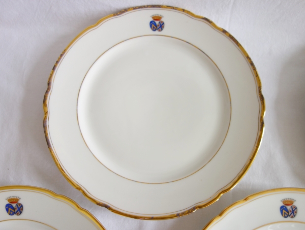 Paris porcelain dessert set for 8 guests, coat of arms and crown of count