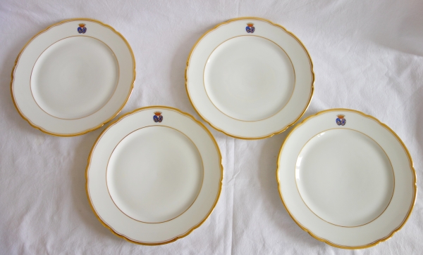 Paris porcelain dessert set for 8 guests, coat of arms and crown of count