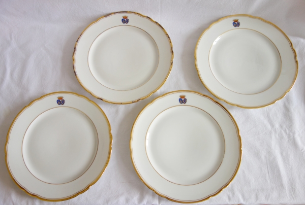 Paris porcelain dessert set for 8 guests, coat of arms and crown of count