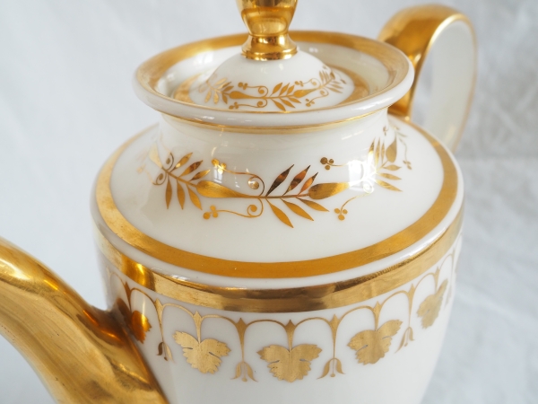 Nast : service à café d’époque Empire en porcelaine de Paris blanche et or - 12 personnes