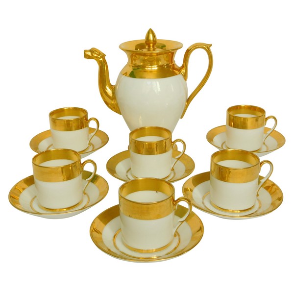 Paris porcelain coffee set - coffee pot and 6 cups enhanced with fine gold - early 19th century