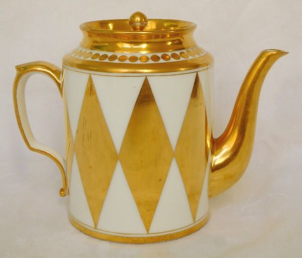 Manufacture Felly à Paris : service à thé et café en porcelaine, époque Directoire fin XVIIIe siècle