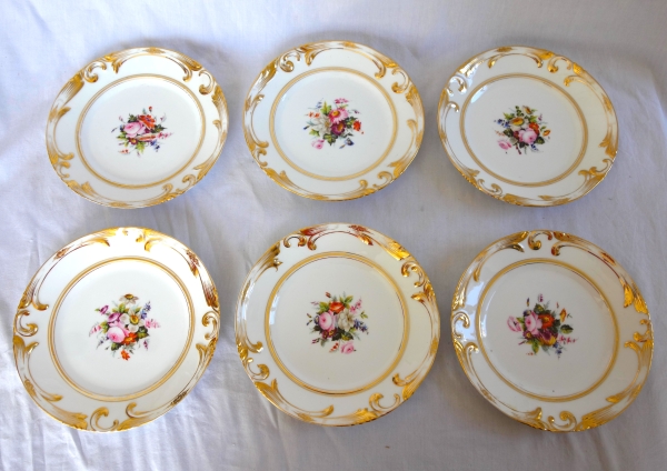 Paris porcelain desert set : 12 plates and 4 serving dishes circa 1840