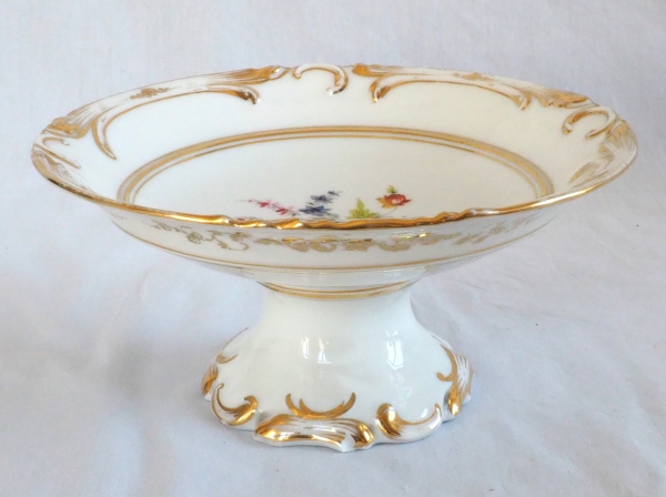 Paris porcelain desert set : 12 plates and 4 serving dishes circa 1840